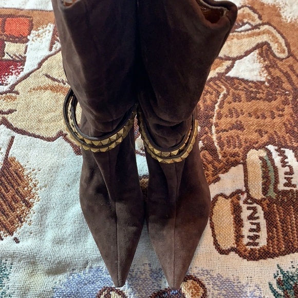 Vintage Iceberg Scrunchy Brown Suede Stiletto Boot gold stud wrap strap heel 8 - Picture 3 of 16